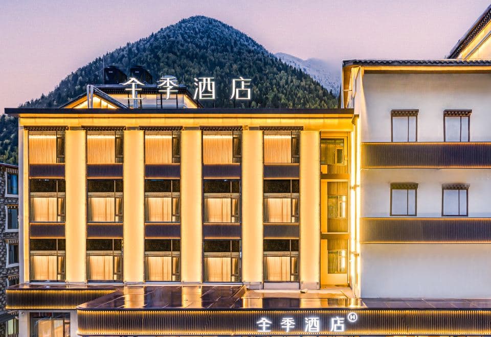 Ji Hotel (Siguniang Mountain Scenic Area Branch)